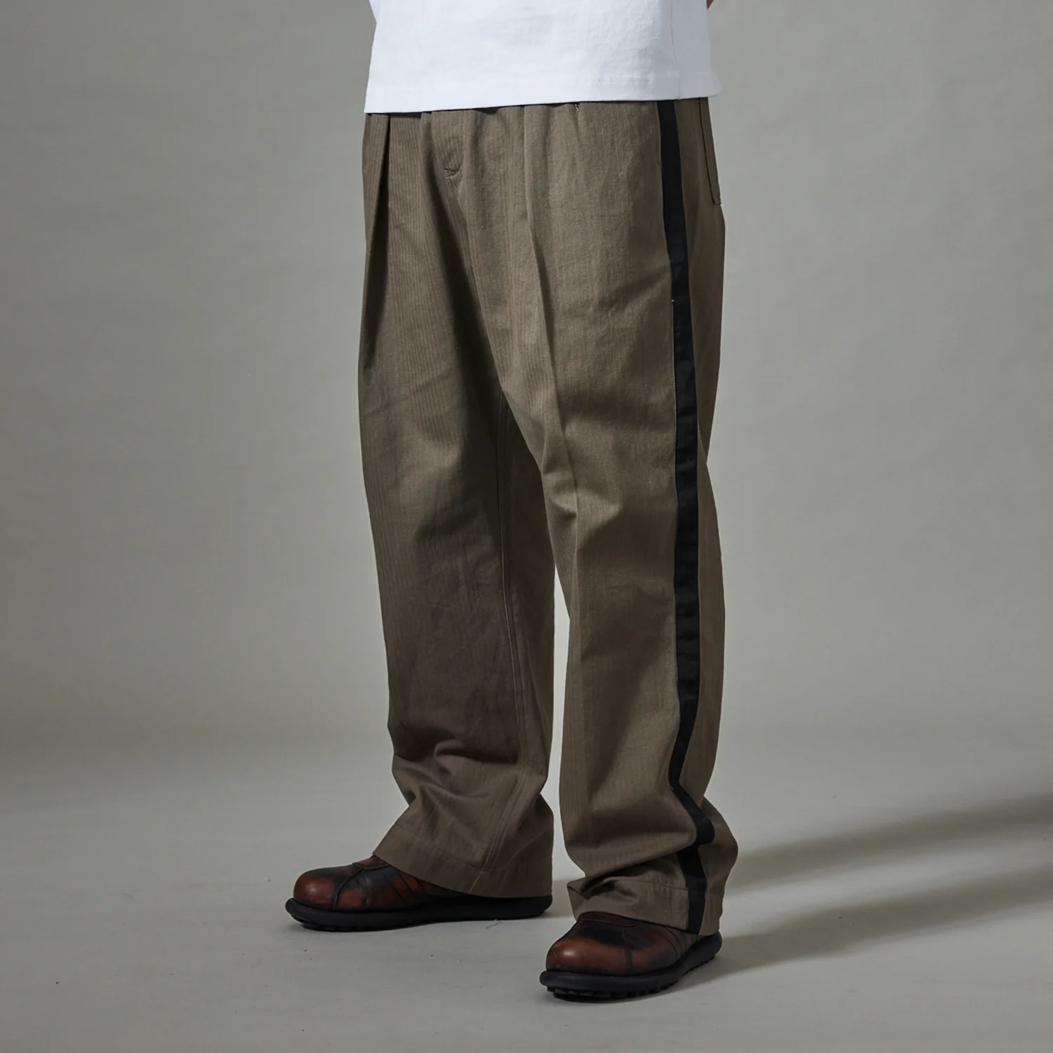 Pass~Port Herringbone Leagues Club Stripe Pant - Olive / Black - Image 3