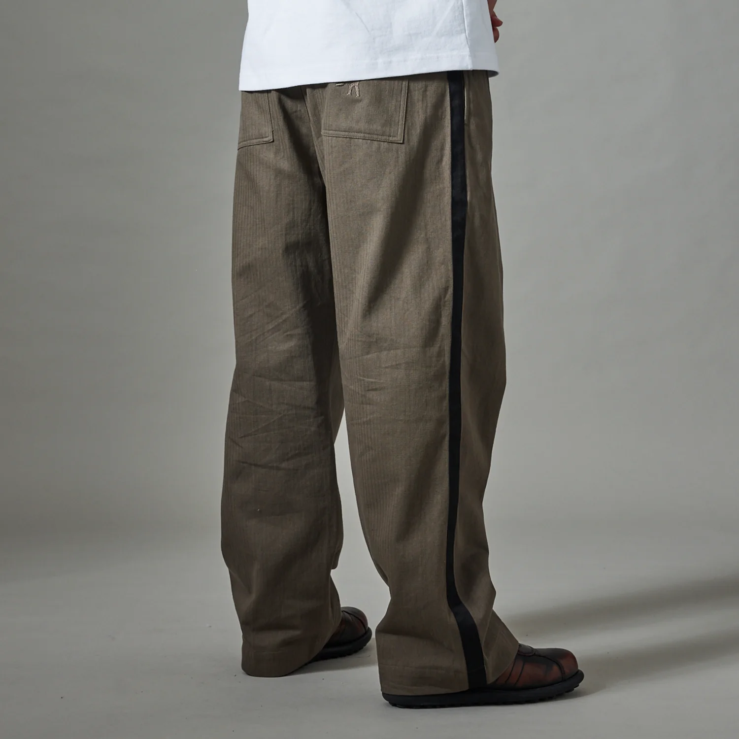 Pass~Port Herringbone Leagues Club Stripe Pant - Olive / Black - Image 5